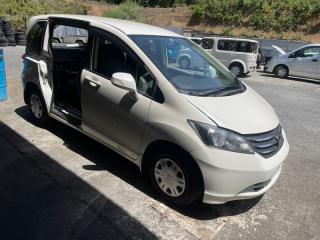 Уплотнительная резинка дверей левая передняя HONDA FREED GB3 L15A 72315SYY003 1 ракурс