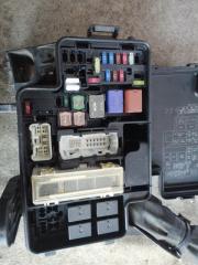 Блок предохранителей TOYOTA NOAH ZRR70 3ZRFAE 8266028250 3 ракурс