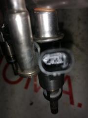 Инжектор AUDI A4 8K5 CDHB 03L130277J 3 ракурс