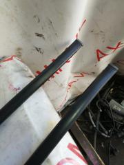 Молдинг лобового стекла TOYOTA VOXY AZR65 1AZFSE 7555528030 3 ракурс