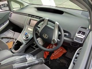 Бардачок между сиденьями TOYOTA PRIUS ZVW30 2ZRFXE 5890147121B0 1 ракурс