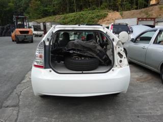 Бардачок между сиденьями TOYOTA PRIUS ZVW30 2ZRFXE 5890147121B0 3 ракурс