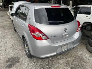 Накладка замка багажника NISSAN TIIDA C11 HR15DE 84992ED000 2 ракурс