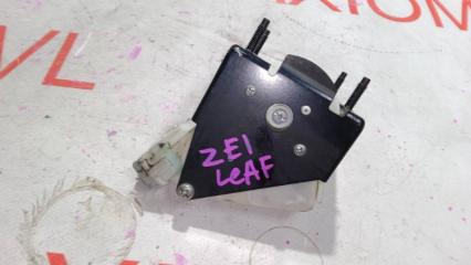 Замок лючка бензобака NISSAN LEAF ZE1 EM57 253E05SA0A 5 ракурс