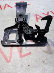 Крючок капота AUDI A4 8K5 CDHB 8T0823480 4 ракурс