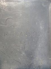 Брызговик левый передний MITSUBISHI PAJERO V24W 4D56T MN646927 4 ракурс