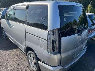 Накладка замка багажника TOYOTA VOXY AZR60 1AZFSE 6793528060B2 1 ракурс