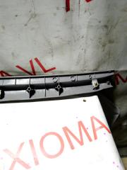Накладка замка багажника задняя TOYOTA VOXY AZR60 1AZFSE 6793528060B2 5 ракурс