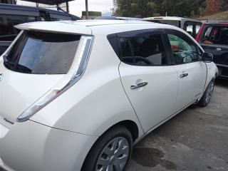 Зарядное гнездо NISSAN LEAF AZE0 EM57 657303NK4D, 657013NG5A 4 ракурс Зарядное гнездо NISSAN LEAF AZE0 EM57 657303NK4D, 657013NG5A 4 ракурс