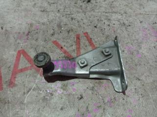 Ролик двери левый задний TOYOTA VOXY AZR65 1AZFSE 6832028050, 6839028020, 6836028040 2 ракурс