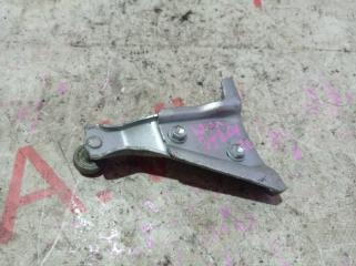 Ролик двери левый задний TOYOTA VOXY AZR65 1AZFSE 6832028050, 6839028020, 6836028040 3 ракурс