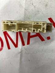 Блок предохранителей TOYOTA PRIUS ZVW30 2ZRFXE 8264147030 3 ракурс