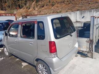 Замок 5-й двери SUZUKI WAGON R MC22S K6A 8251076F01 2 ракурс