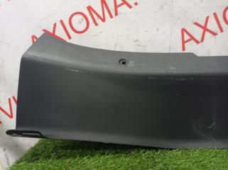 Накладка замка багажника SUZUKI SPLASH XB32S K12B 7627151K00S1S 2 ракурс