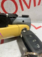 Ручка двери правая передняя VOLKSWAGEN POLO 6R1 CBZB 5N0837205F, 5N0839885H 4 ракурс Ручка двери правая передняя VOLKSWAGEN POLO 6R1 CBZB 5N0837205F, 5N0839885H 4 ракурс