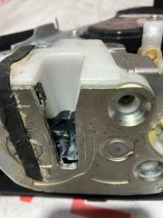 Замок двери левый передний MAZDA VERISA DC5W ZYVE D46159310A 3 ракурс