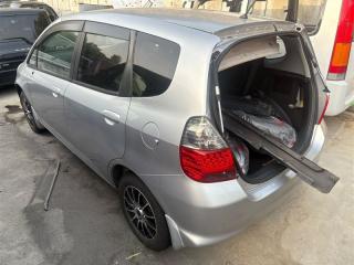 Стекло двери правое переднее HONDA FIT GD3 L15A 73300SAA010 2 ракурс
