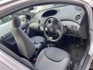 Сиденье левое переднее TOYOTA VITZ NCP15 2NZFE 7152852850B0, 7107052060K1 1 ракурс