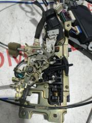 Доводчик двери левый задний TOYOTA VOXY AZR60 1AZFSE 8500528011 2 ракурс