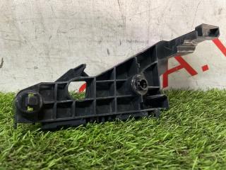 Крепление бампера правое переднее LEXUS IS300H AVE30 2ARFSE 5253553030 4 ракурс
