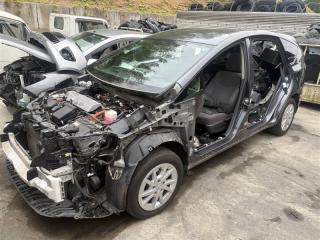 Крепление бампера правое заднее TOYOTA PRIUS ALPHA ZVW41 2ZRFXE 5215547010 1 ракурс