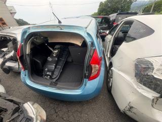 Компрессор кондиционера NISSAN NOTE E12 HR12DDR 926003VB2A 3 ракурс