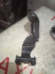 Ролик двери левый задний NISSAN ELGRAND ME51 VQ25DE 82421WL000, 82401WL600, 82411WL200 3 ракурс Ролик двери левый задний NISSAN ELGRAND ME51 VQ25DE 82421WL000, 82401WL600, 82411WL200 3 ракурс