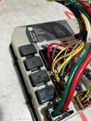 Блок предохранителей NISSAN SERENA CC25 MR20DE 284B7CY01B 3 ракурс