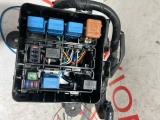 Блок предохранителей NISSAN LEAF ZE1 EM57 243843NA0A, 2438265F11 5 ракурс
