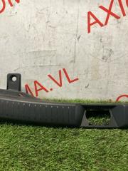Накладка замка багажника MAZDA PREMACY CREW LFVE C2356889XB02 5 ракурс Накладка замка багажника MAZDA PREMACY CREW LFVE C2356889XB02 5 ракурс