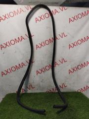 Запчасть уплотнительная резинка дверей передняя левая JEEP COMPASS 2011