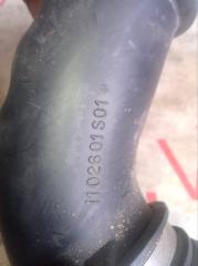 Патрубок воздушного фильтра VOLVO V60 FW48 B4164T 31370450 3 ракурс