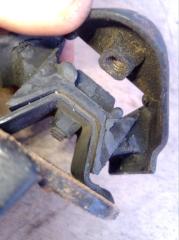 Подушка акпп SUZUKI JIMNY JB23W K6AT 1171081A00 4 ракурс
