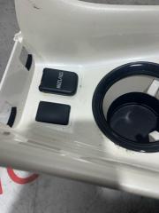 Консоль между сидений TOYOTA PRIUS ZVW51 2ZRFXE 5882147051A0, 5882147070 2 ракурс Консоль между сидений TOYOTA PRIUS ZVW51 2ZRFXE 5882147051A0, 5882147070 2 ракурс