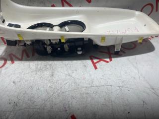 Консоль между сидений TOYOTA PRIUS ZVW51 2ZRFXE 5882147051A0, 5882147070 5 ракурс Консоль между сидений TOYOTA PRIUS ZVW51 2ZRFXE 5882147051A0, 5882147070 5 ракурс