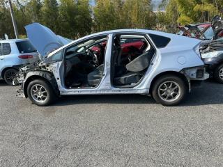 Капот TOYOTA PRIUS ZVW30 2ZRFXE 5330147060 1 ракурс Капот TOYOTA PRIUS ZVW30 2ZRFXE 5330147060 1 ракурс