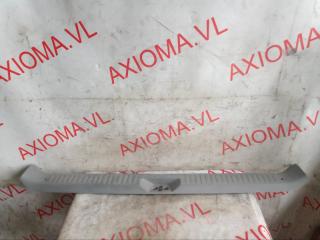 Накладка замка багажника задняя MAZDA BONGO FRIENDEE SGLR WLTE S09A688G0B52 1 ракурс