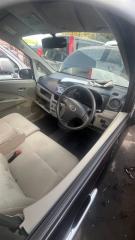 Козырек солнцезащитный левый передний DAIHATSU MOVE LA100S KFVE3 74320B2500 1 ракурс Козырек солнцезащитный левый передний DAIHATSU MOVE LA100S KFVE3 74320B2500 1 ракурс