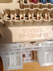 Блок предохранителей TOYOTA GAIA ACM10 1AZFSE 8273044120 3 ракурс