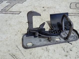 Крюк замка капота Volkswagen Passat 2012