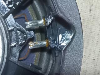 Динамик двери задний правый Passat 2002 B5 2.8 AMX Динамик двери задний правый Passat 2002 B5 2.8 AMX