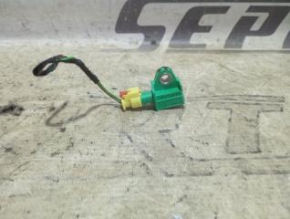 Запчасть датчик удара боковой Volkswagen Golf 2011