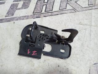 Крюк замка капота Volkswagen Passat 2006
