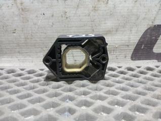 Запчасть кронштейн радиатора Audi Q5 2010