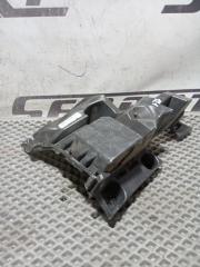 Фото запчасти кронштейн бампера задний правый Skoda Karoq 2024 контрактная запчасть Запчасть кронштейн бампера задний правый Skoda Karoq 2024