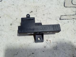 Запчасть антенна бесключевого доступа Audi Q5 2010