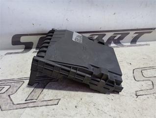 Фото запчасти крышка блока предохранителей Volkswagen Passat 2008 контрактная запчасть Запчасть крышка блока предохранителей Volkswagen Passat 2008