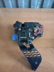 Запчасть замок двери задний левый Volkswagen Touareg 2006