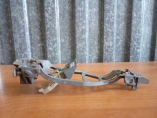 Запчасть кронштейн ручки двери задний правый Volkswagen Touareg 2006