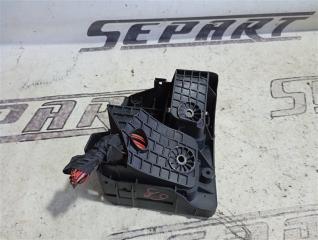 Запчасть кронштейн блока предохранителей Audi A3 2009